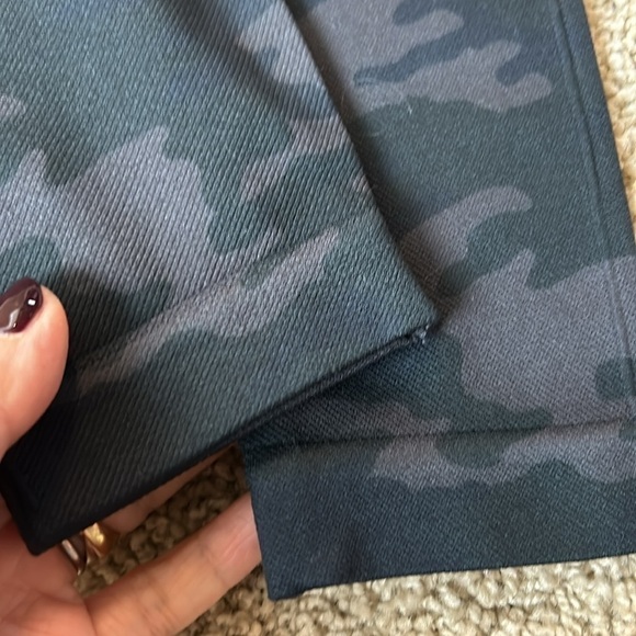 Spanx seamless camo leggings - Picture 2 of 4